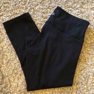 Black cropped lululemon leggings